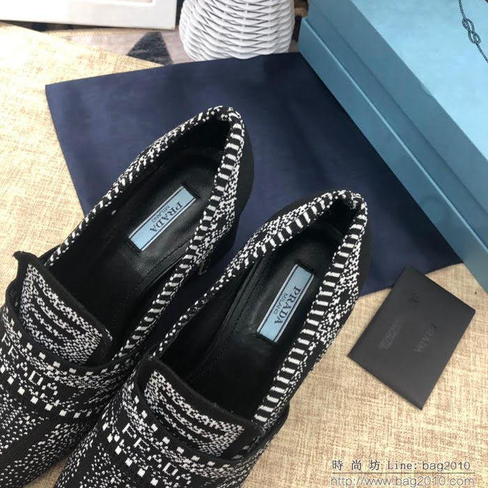 PRADA普拉達 2019頂級版本 刺繡系列 春夏時尚 粗跟方頭單鞋 網紅同款  ljl1035